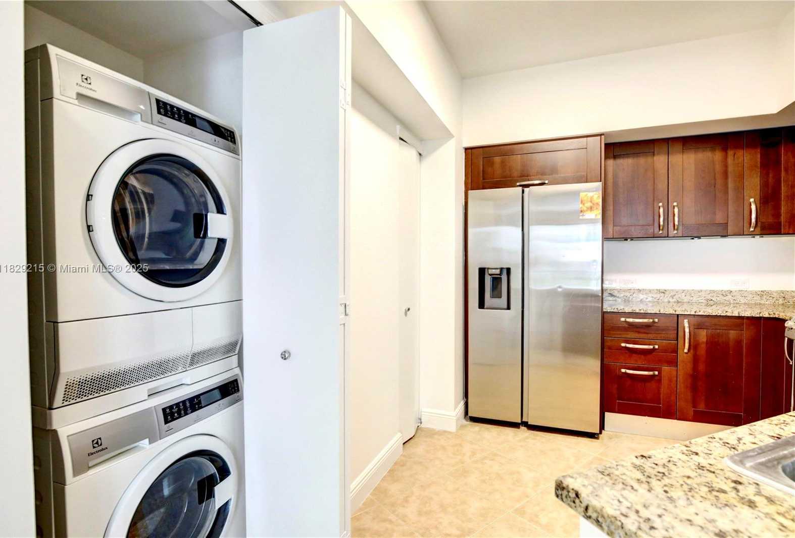 Small Image of 19900 EAST COUNTRY CLUB DR #216, Aventura Number 4