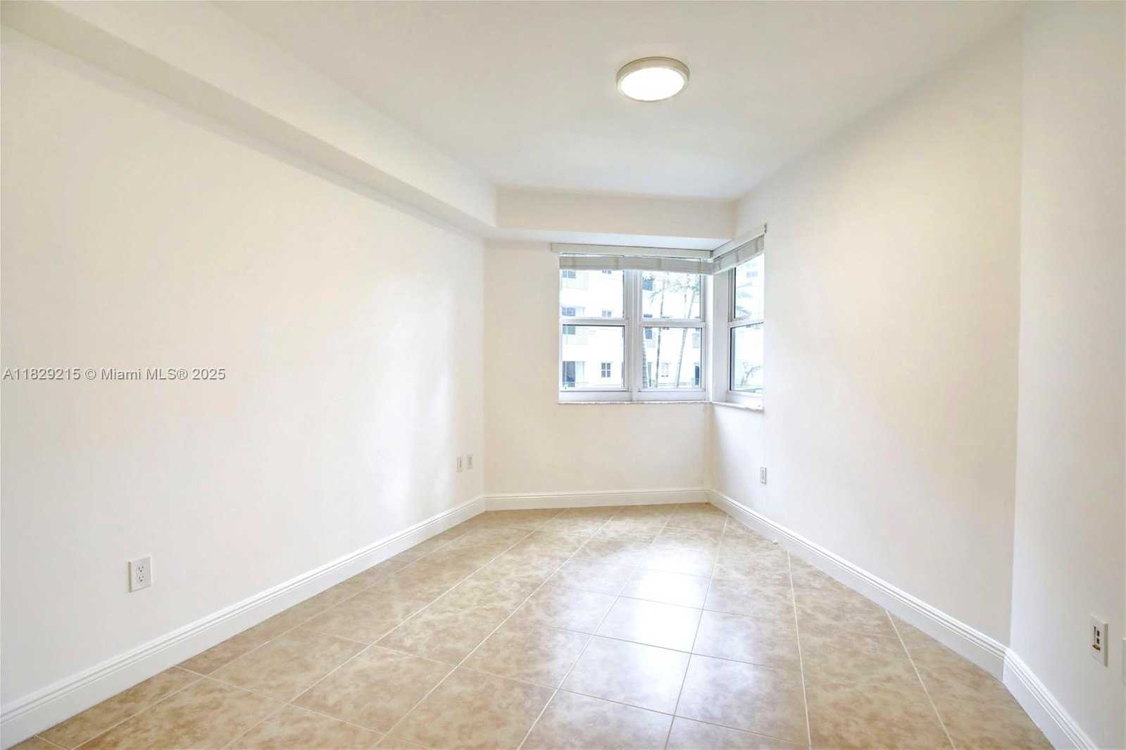 Small Image of 19900 EAST COUNTRY CLUB DR #216, Aventura Number 6