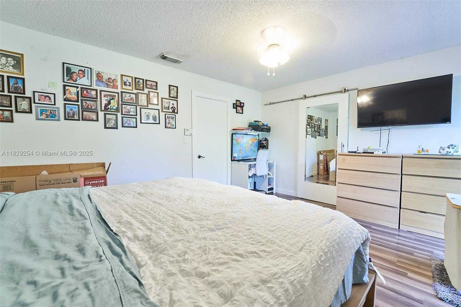 Small Image of 11137 SOUTH WEST 154TH CT #11137, Miami Number 12
