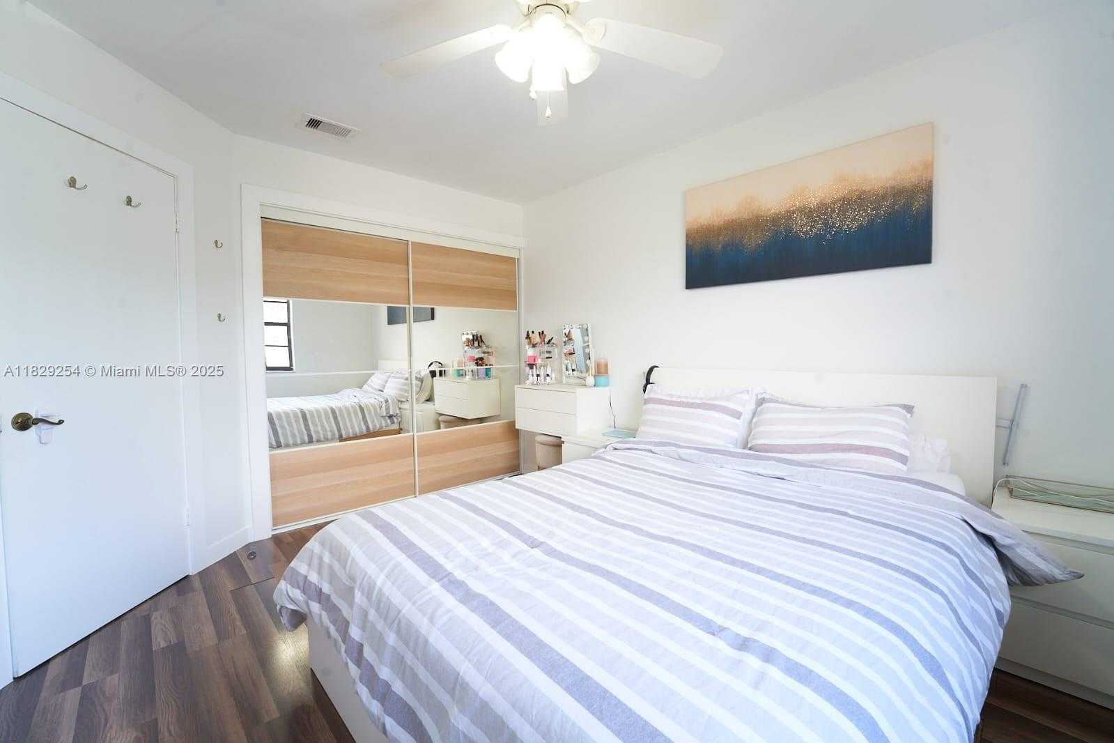 Small Image of 11137 SOUTH WEST 154TH CT #11137, Miami Number 14