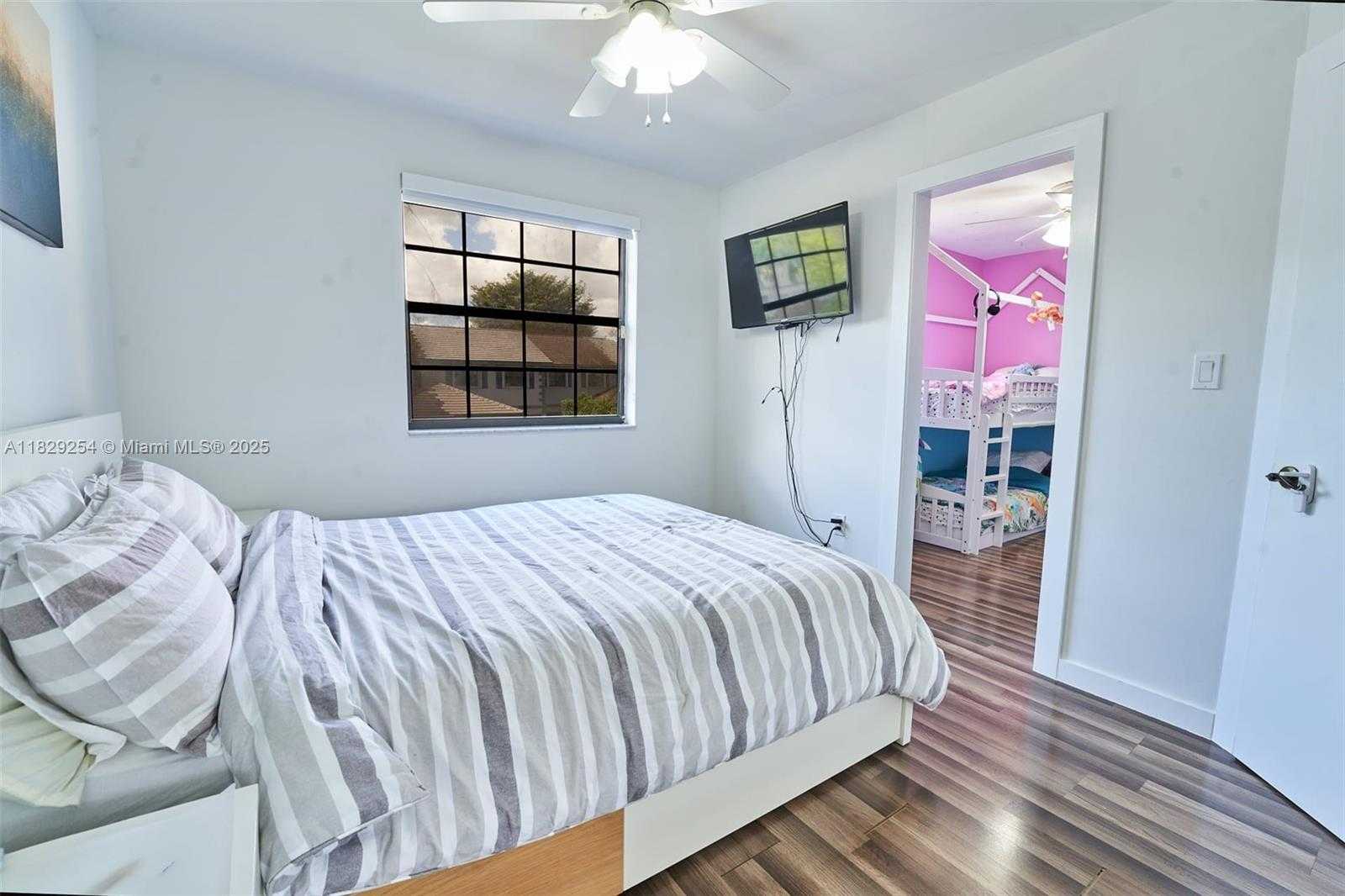 Small Image of 11137 SOUTH WEST 154TH CT #11137, Miami Number 15