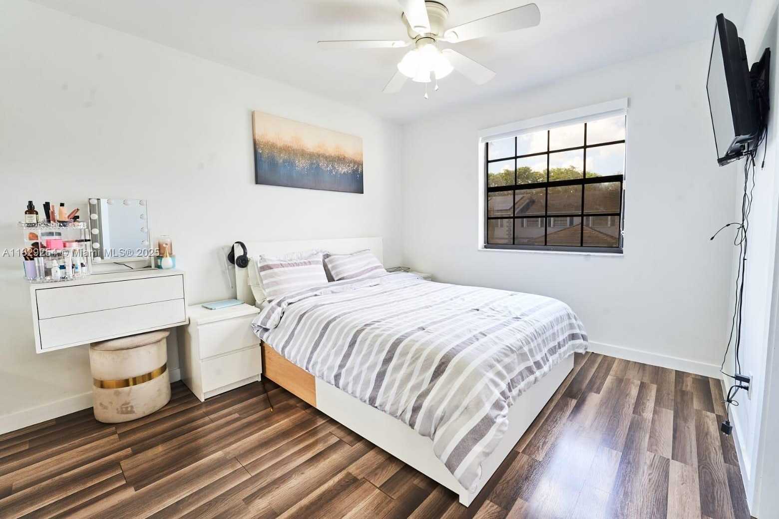 Small Image of 11137 SOUTH WEST 154TH CT #11137, Miami Number 16