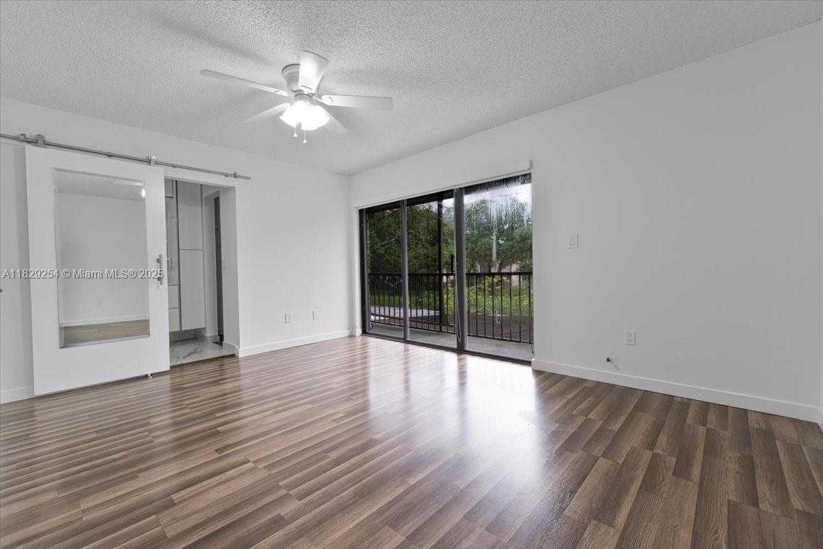 Small Image of 11137 SOUTH WEST 154TH CT #11137, Miami Number 19