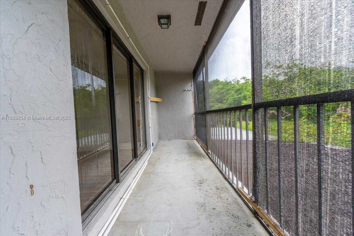 Small Image of 11137 SOUTH WEST 154TH CT #11137, Miami Number 22