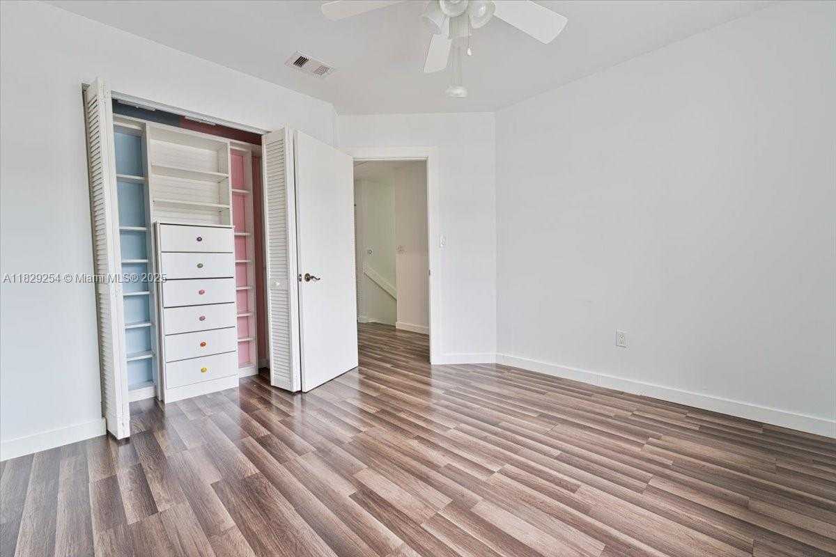Small Image of 11137 SOUTH WEST 154TH CT #11137, Miami Number 24