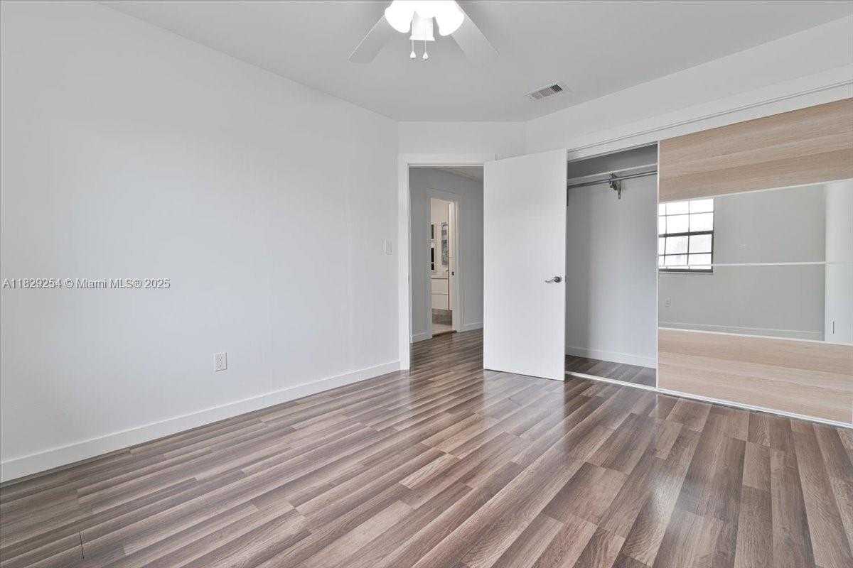 Small Image of 11137 SOUTH WEST 154TH CT #11137, Miami Number 25