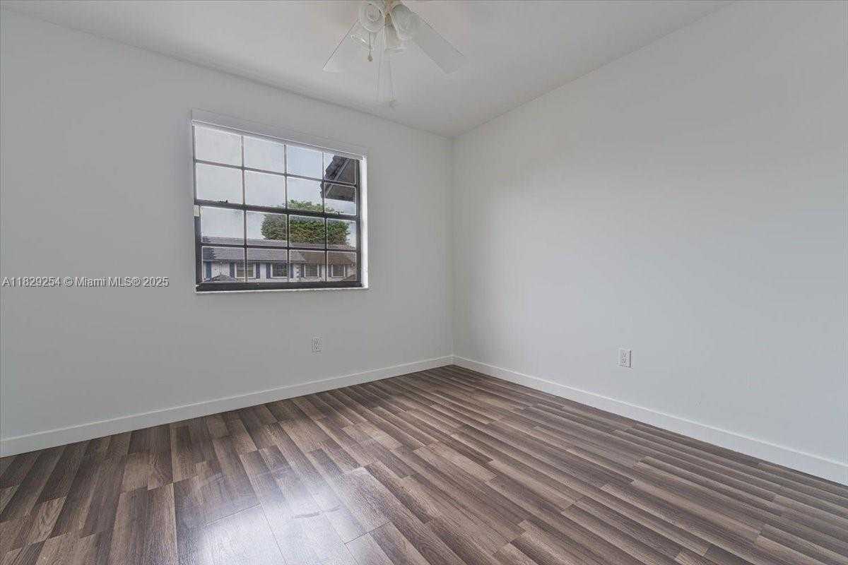 Small Image of 11137 SOUTH WEST 154TH CT #11137, Miami Number 27