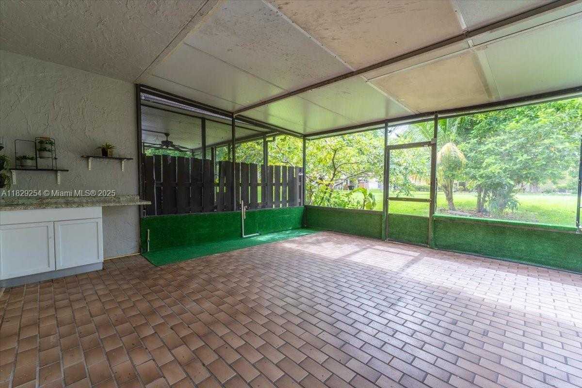 Small Image of 11137 SOUTH WEST 154TH CT #11137, Miami Number 31