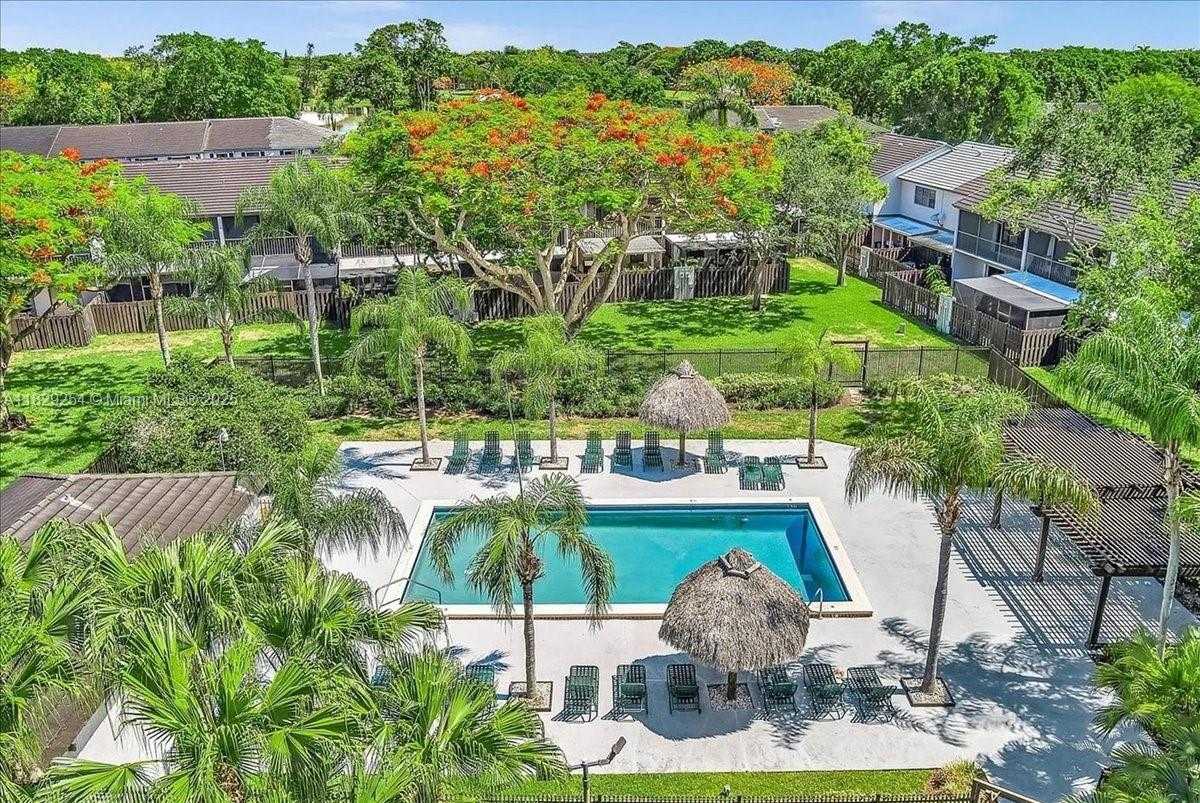 Small Image of 11137 SOUTH WEST 154TH CT #11137, Miami Number 34