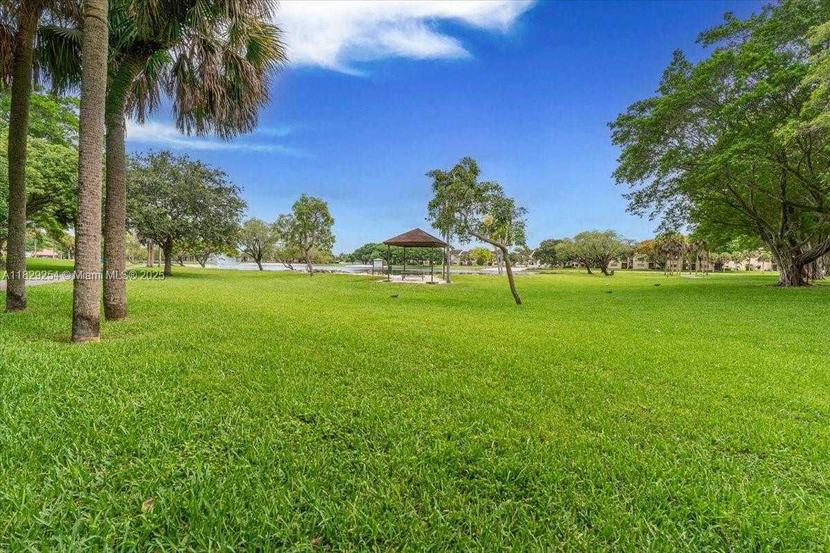 Small Image of 11137 SOUTH WEST 154TH CT #11137, Miami Number 40