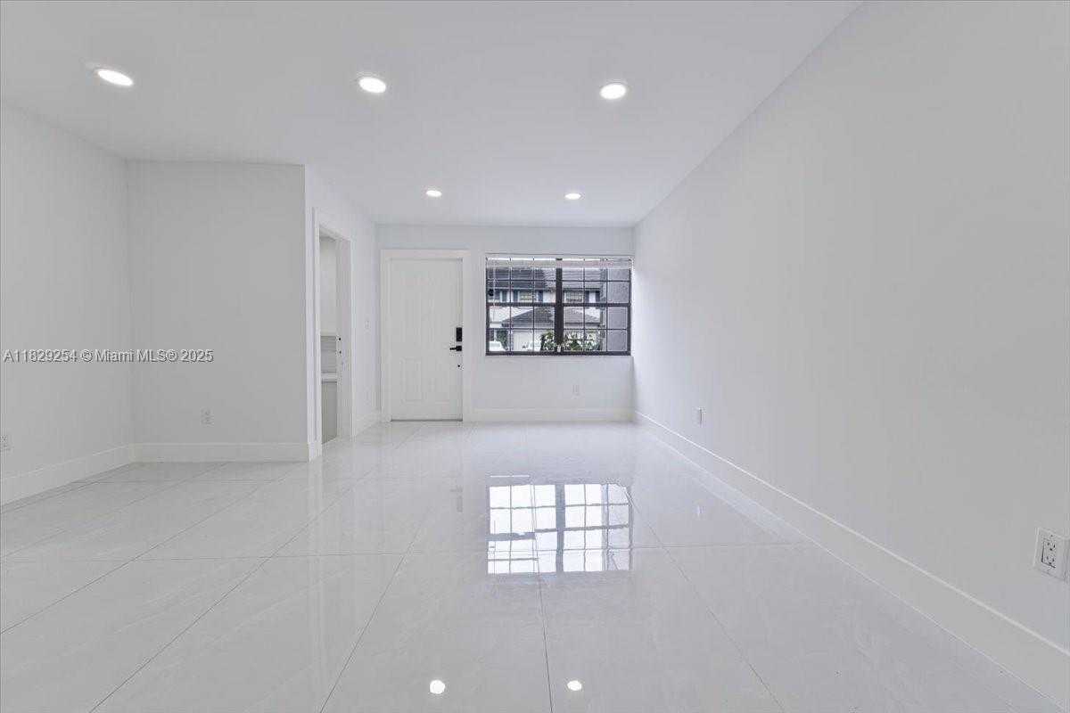 Small Image of 11137 SOUTH WEST 154TH CT #11137, Miami Number 44