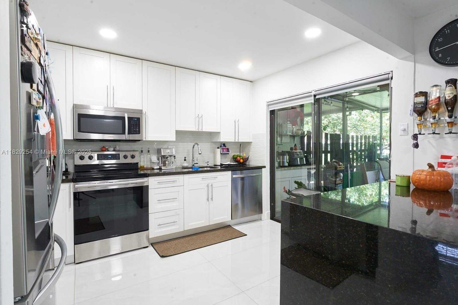Small Image of 11137 SOUTH WEST 154TH CT #11137, Miami Number 8