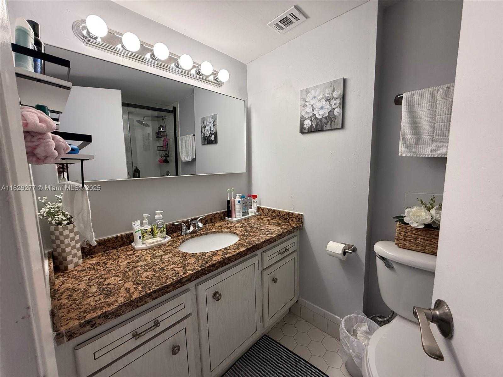Small Image of 18011 BISCAYNE BLVD #805, Aventura Number 16