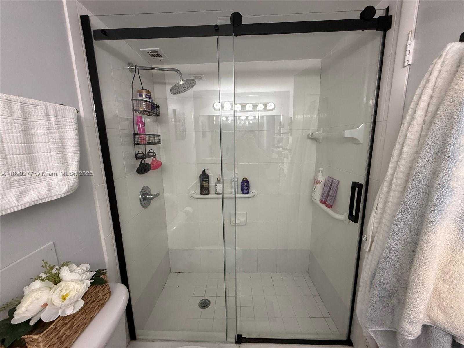 Small Image of 18011 BISCAYNE BLVD #805, Aventura Number 17