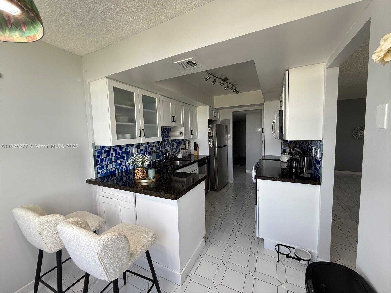 Small Image of 18011 BISCAYNE BLVD #805, Aventura Number 3