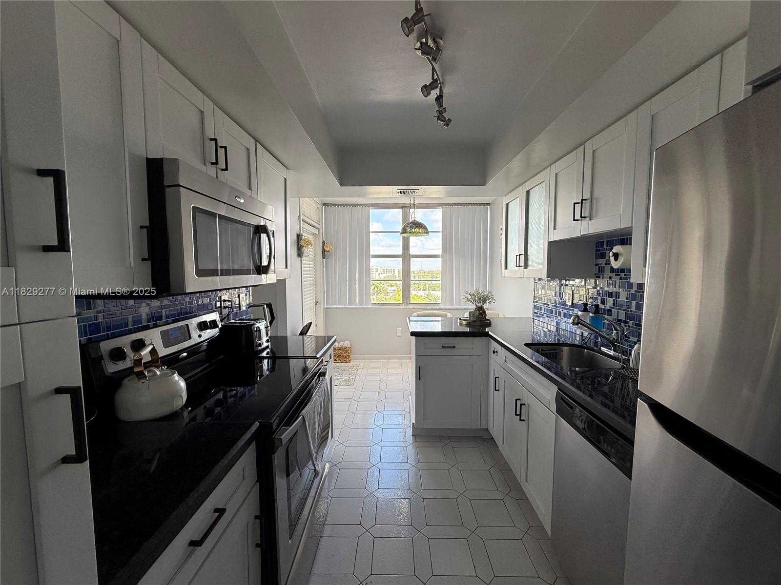 Small Image of 18011 BISCAYNE BLVD #805, Aventura Number 4