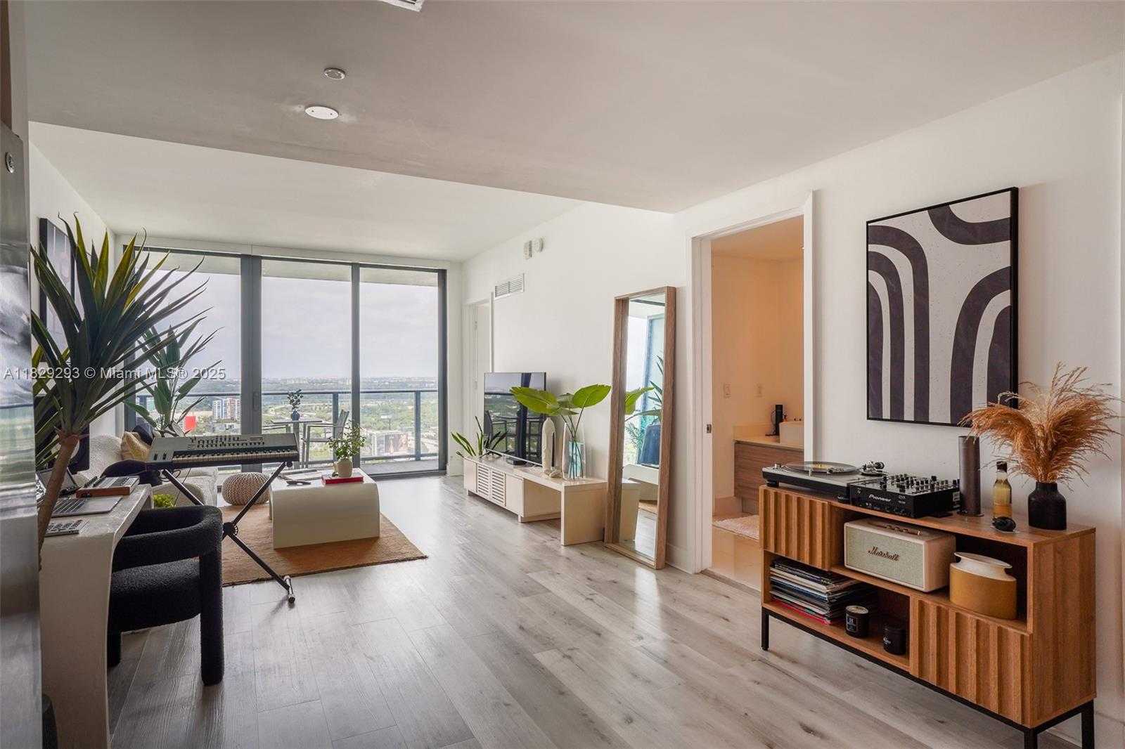 Small Image of 121 NORTH EAST 34TH ST #2711, Miami Number 10