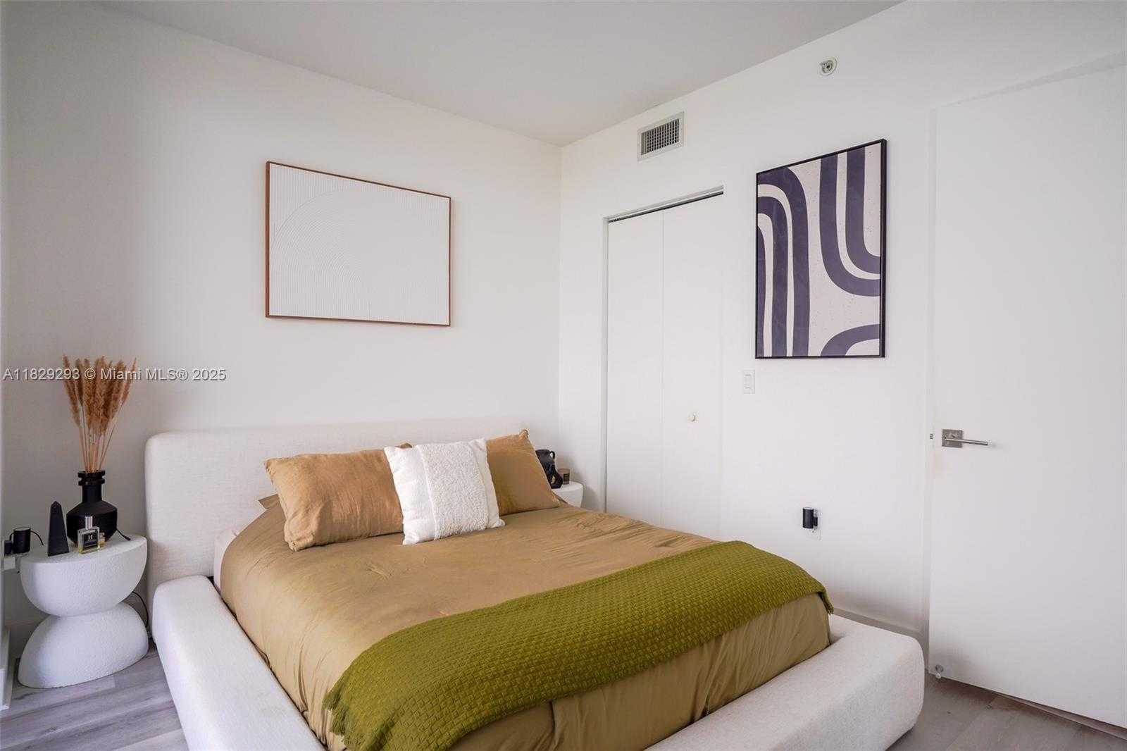 Small Image of 121 NORTH EAST 34TH ST #2711, Miami Number 11