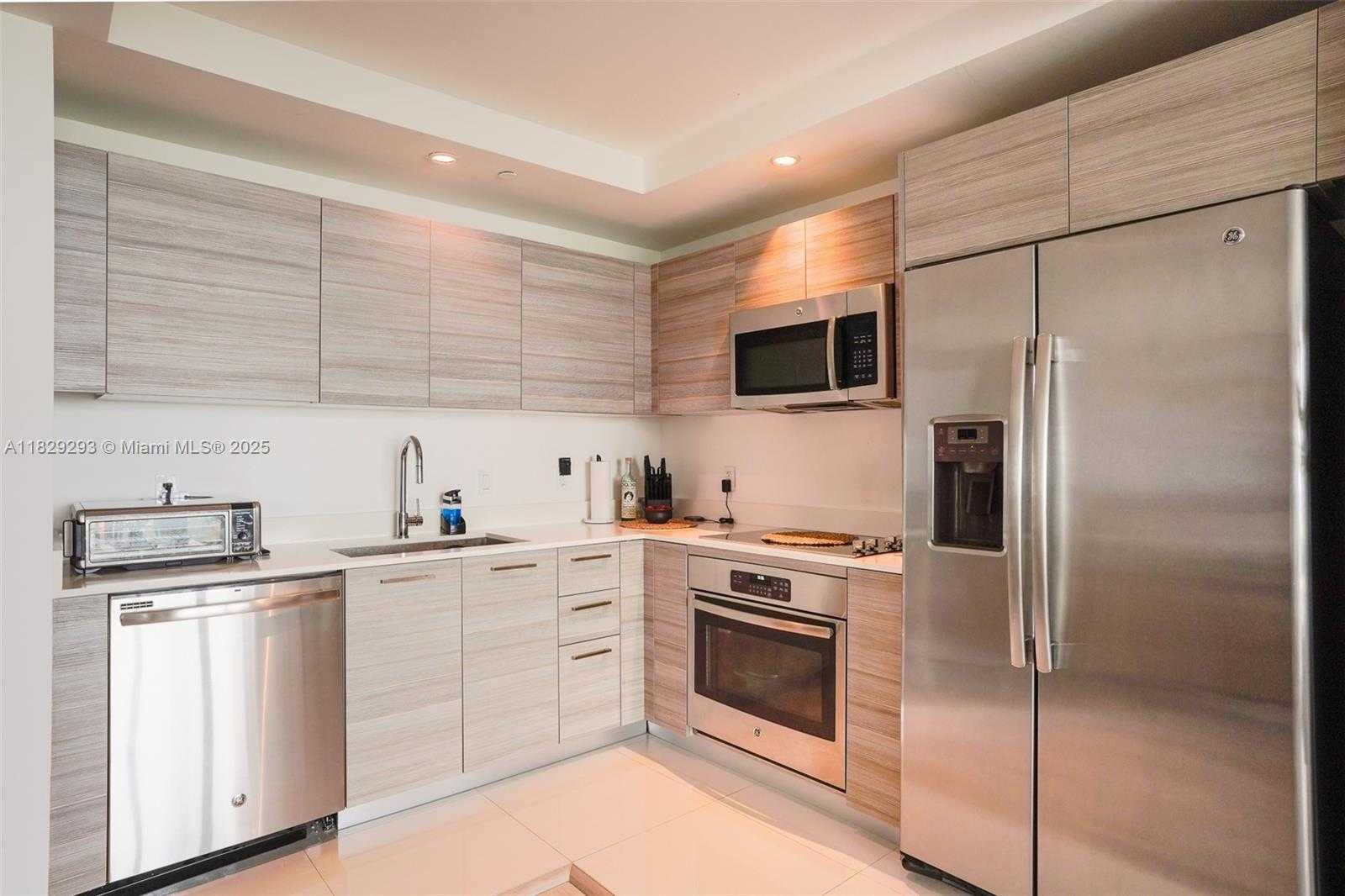 Small Image of 121 NORTH EAST 34TH ST #2711, Miami Number 5