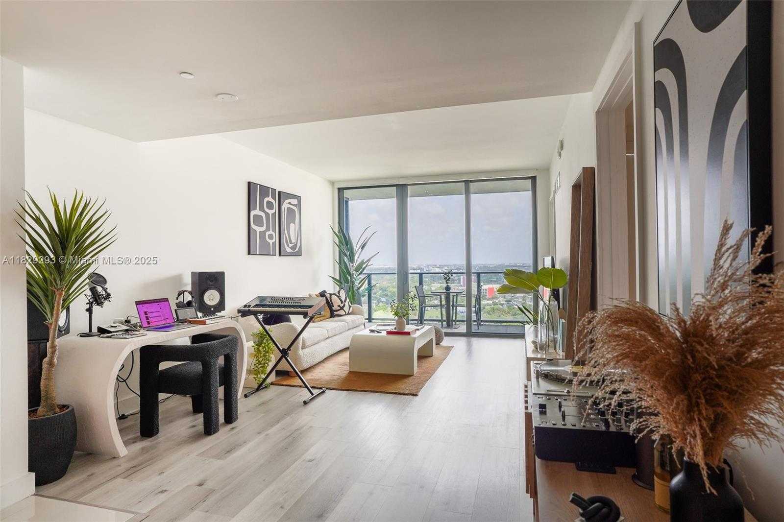 Small Image of 121 NORTH EAST 34TH ST #2711, Miami Number 9
