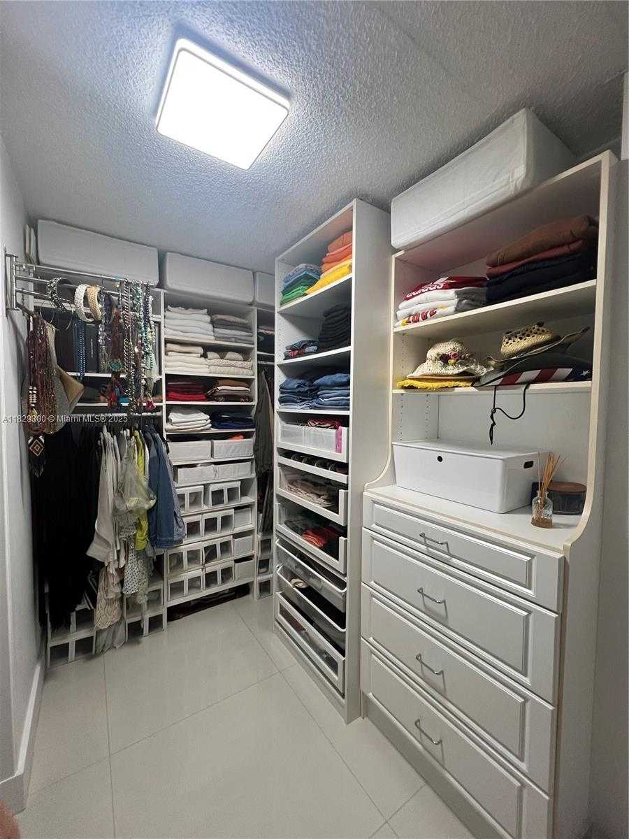 Small Image of 6770 INDIAN CREEK DR #5P, Miami Beach Number 19