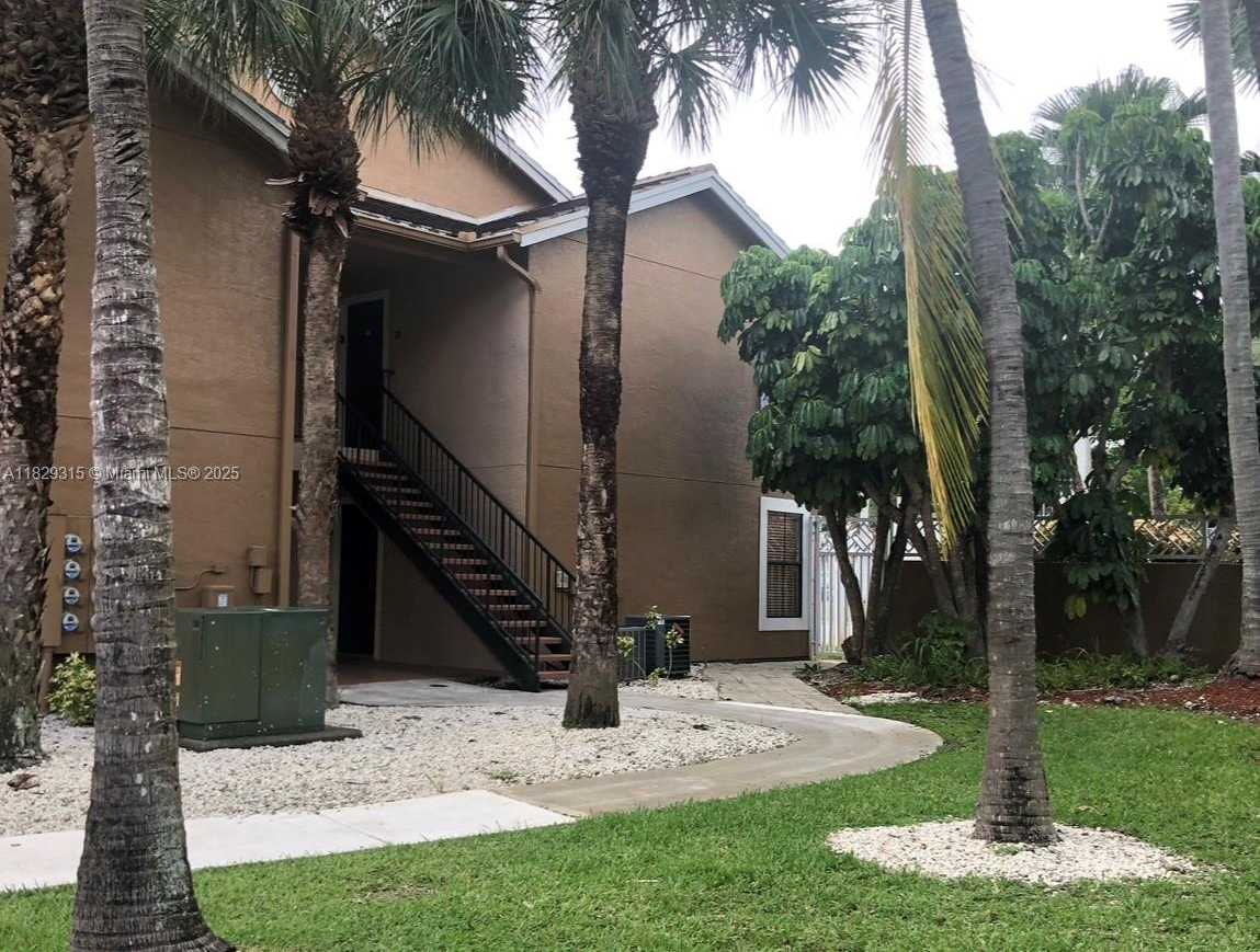Small Image of 10670 SOUTH WEST 156TH PL #309, Miami Number 4