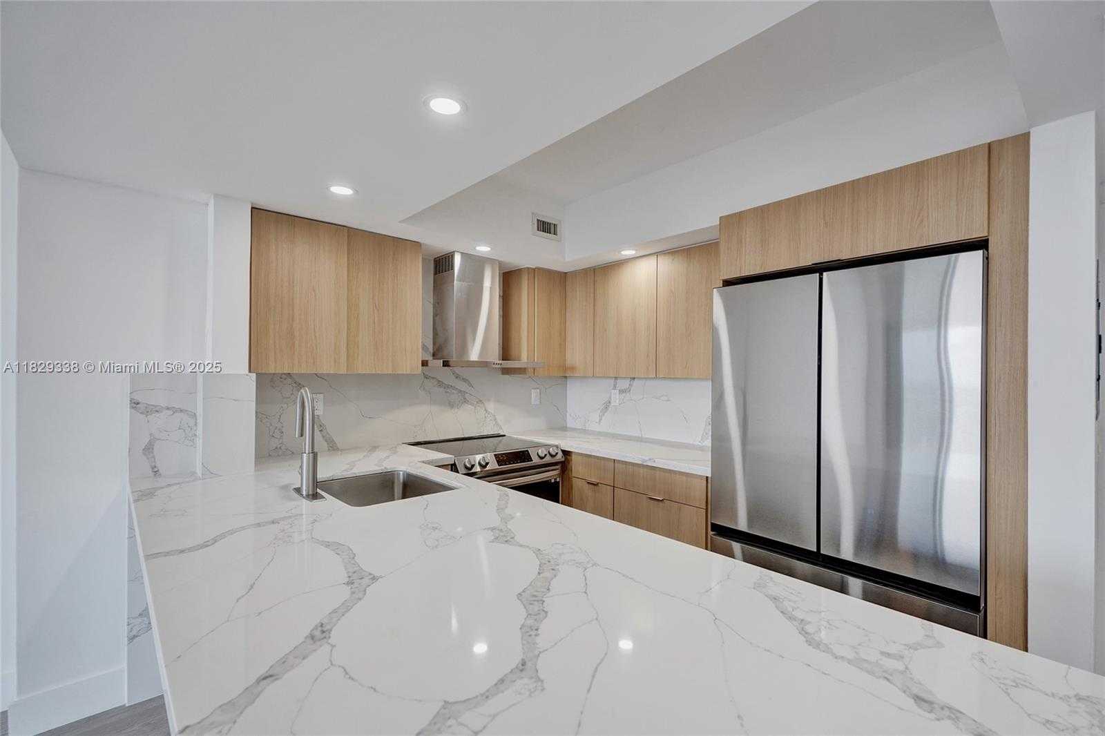 Small Image of 5600 COLLINS AVE #10L, Miami Beach Number 12