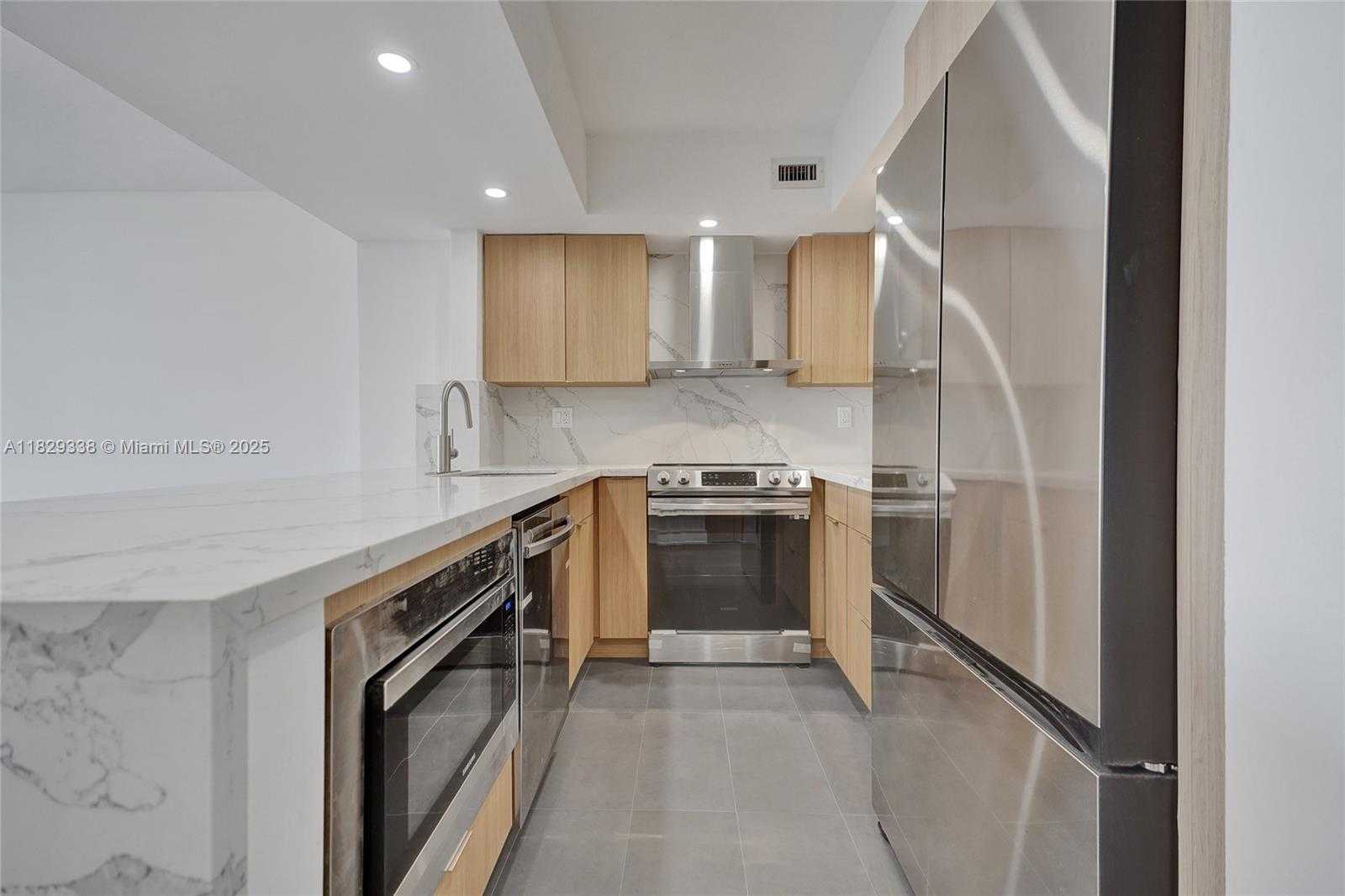 Small Image of 5600 COLLINS AVE #10L, Miami Beach Number 15