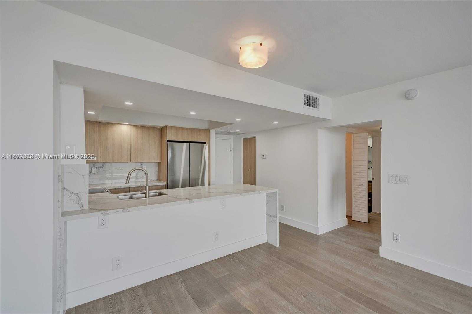 Small Image of 5600 COLLINS AVE #10L, Miami Beach Number 16