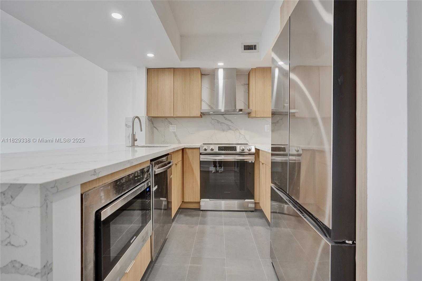 Small Image of 5600 COLLINS AVE #10L, Miami Beach Number 17