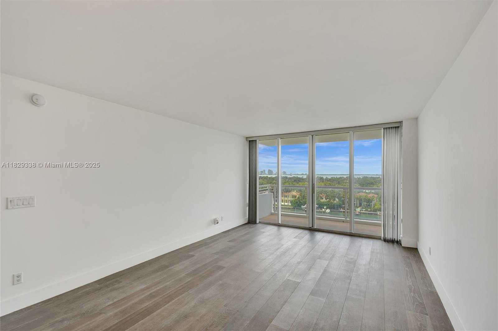 Small Image of 5600 COLLINS AVE #10L, Miami Beach Number 21