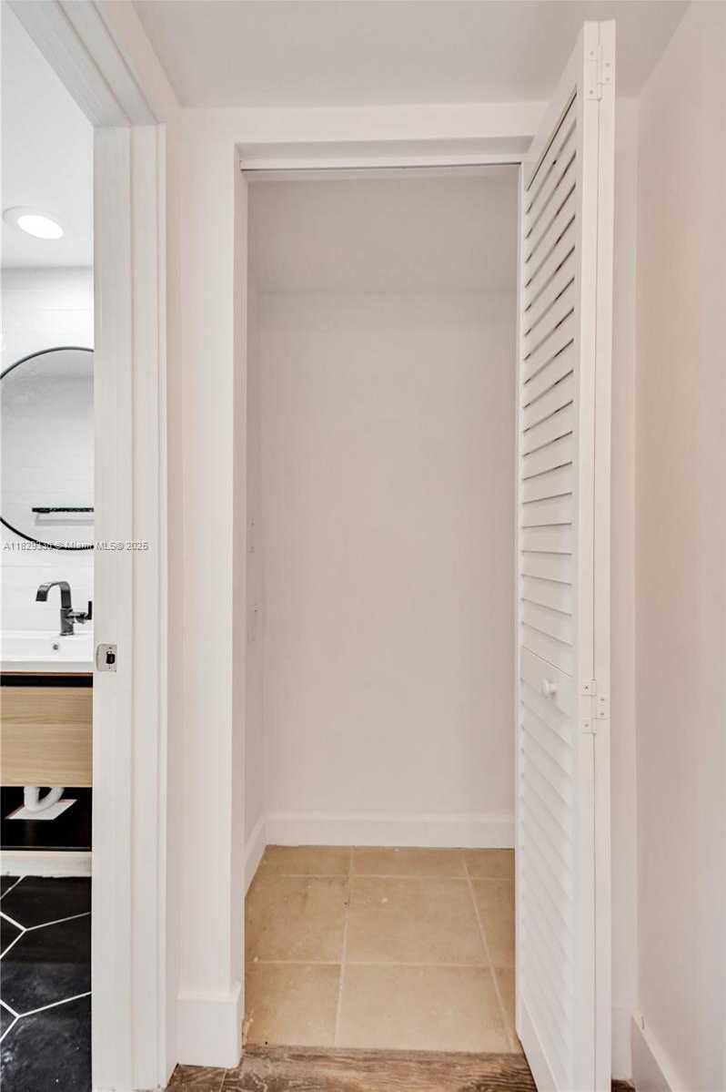 Small Image of 5600 COLLINS AVE #10L, Miami Beach Number 24