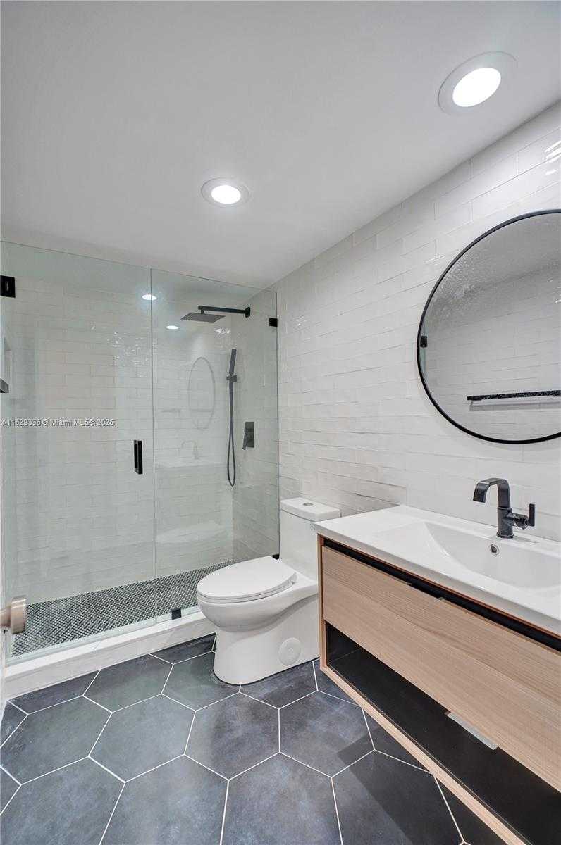 Small Image of 5600 COLLINS AVE #10L, Miami Beach Number 31