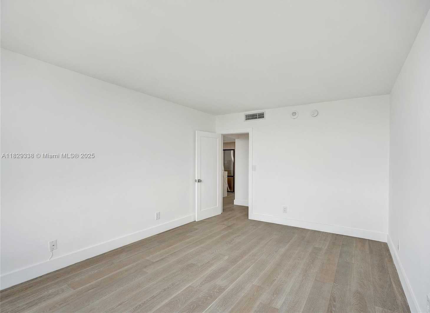 Small Image of 5600 COLLINS AVE #10L, Miami Beach Number 33