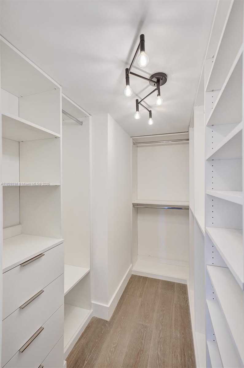 Small Image of 5600 COLLINS AVE #10L, Miami Beach Number 34