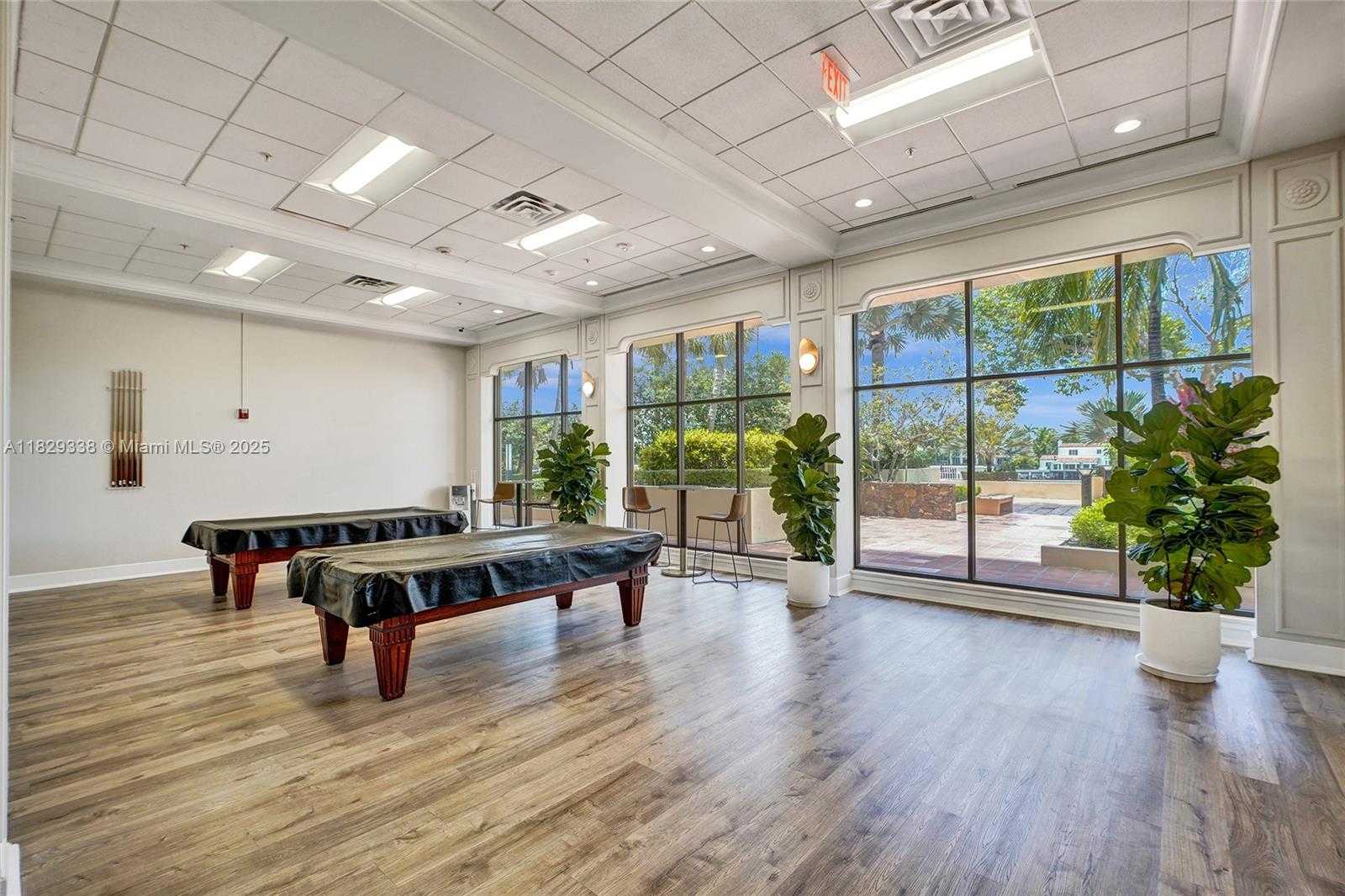 Small Image of 5600 COLLINS AVE #10L, Miami Beach Number 41