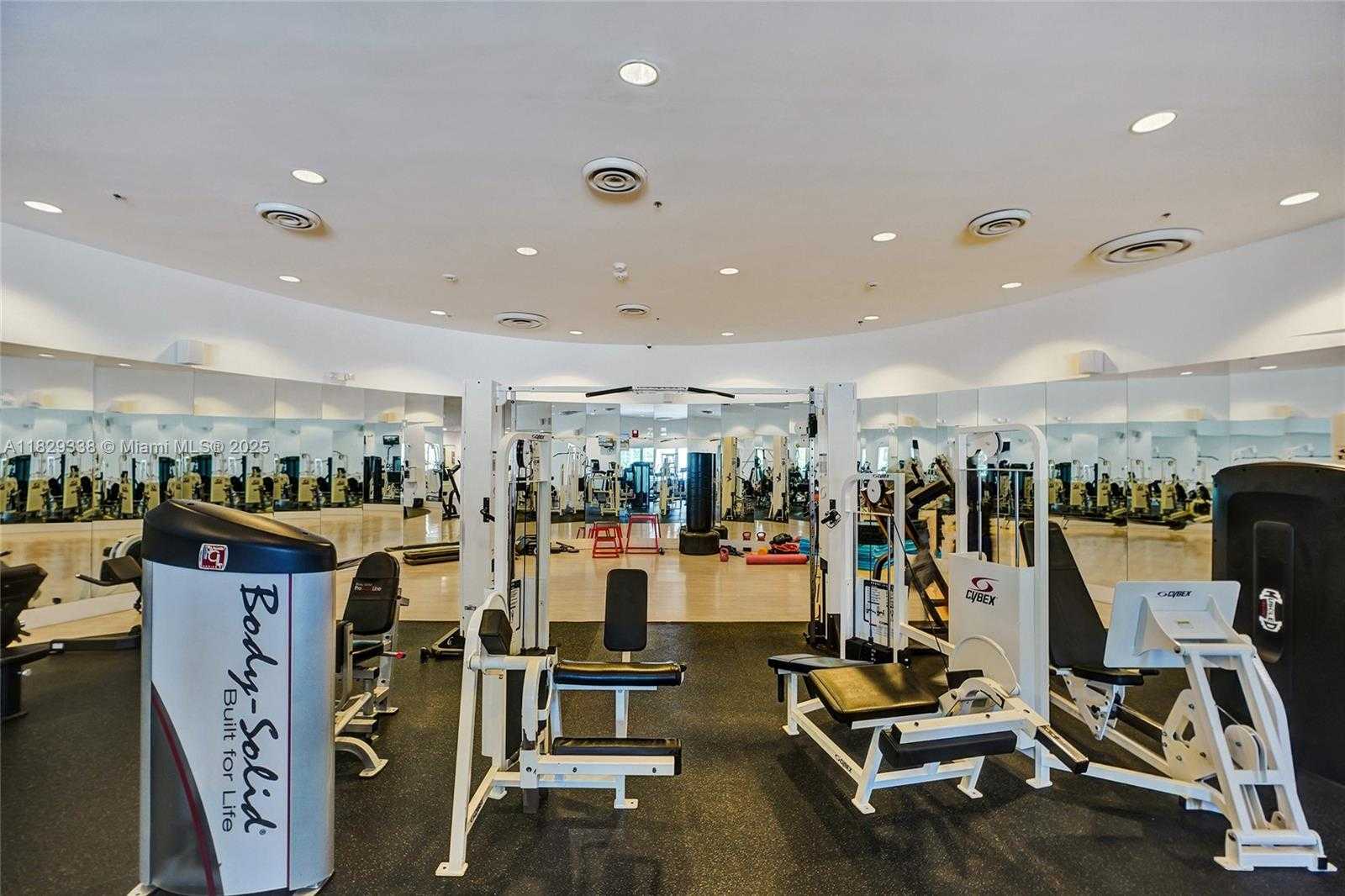 Small Image of 5600 COLLINS AVE #10L, Miami Beach Number 43