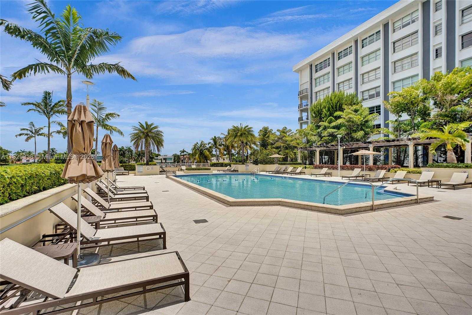 Small Image of 5600 COLLINS AVE #10L, Miami Beach Number 8