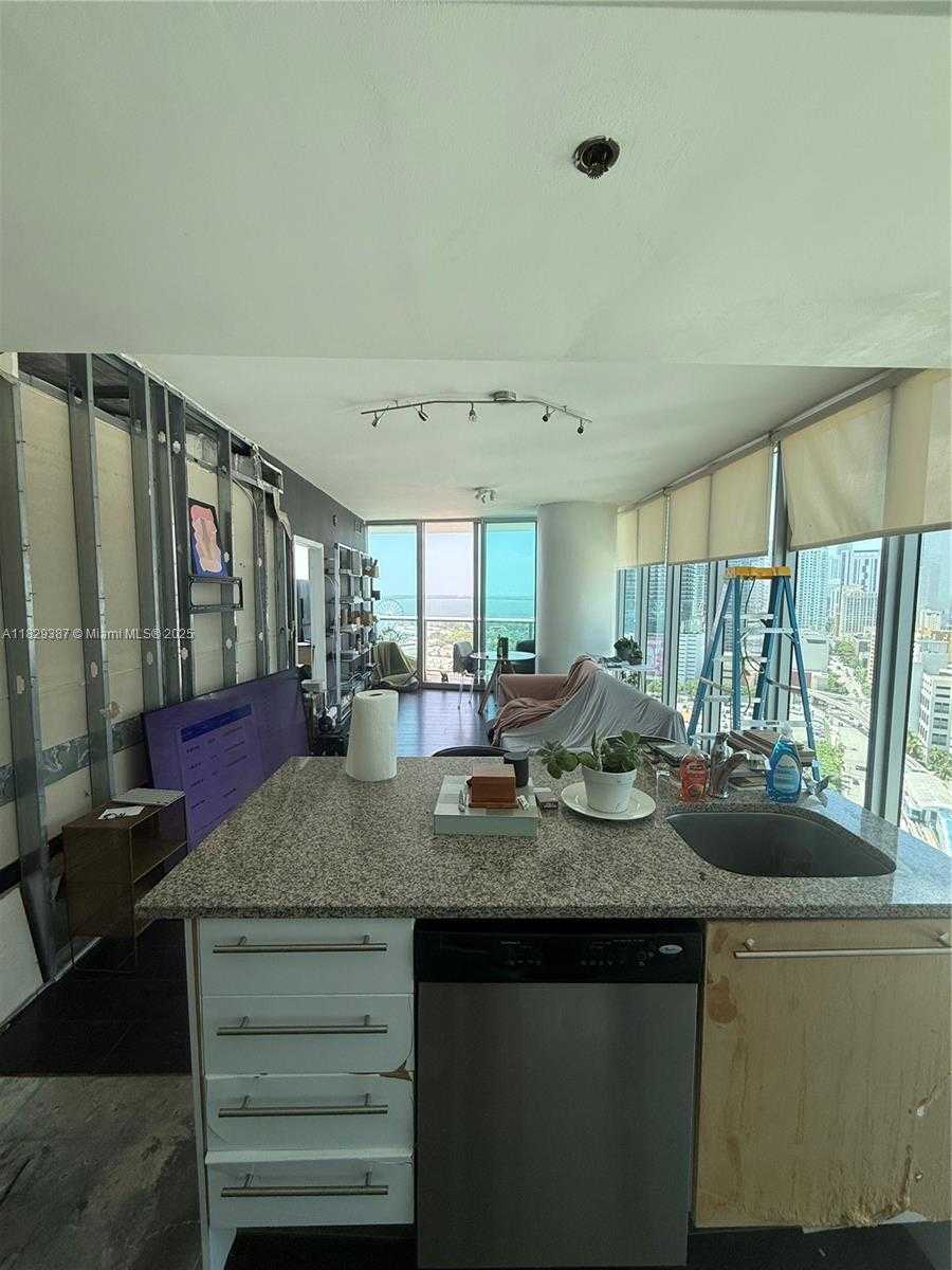 Small Image of 888 BISCAYNE BLVD #2201, Miami Number 7