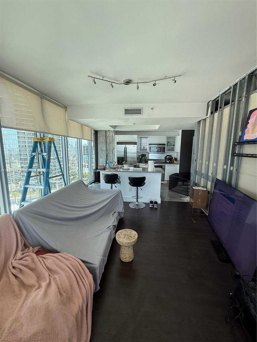 Small Image of 888 BISCAYNE BLVD #2201, Miami Number 8