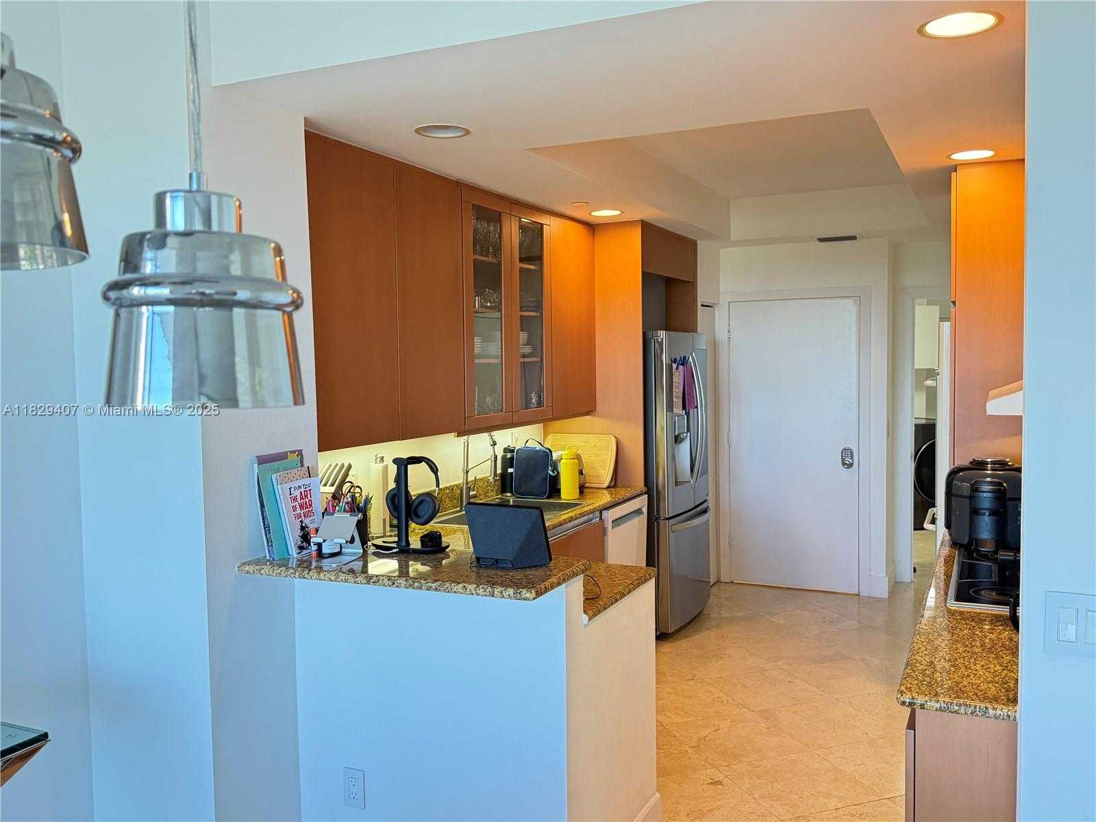 Small Image of 21050 POINT PL #702, Aventura Number 27