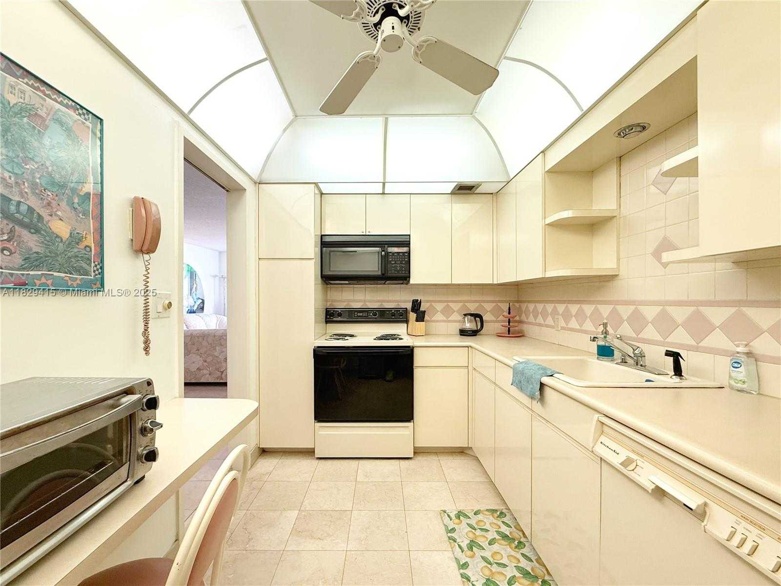 Small Image of 5701 COLLINS AVE #417, Miami Beach Number 5