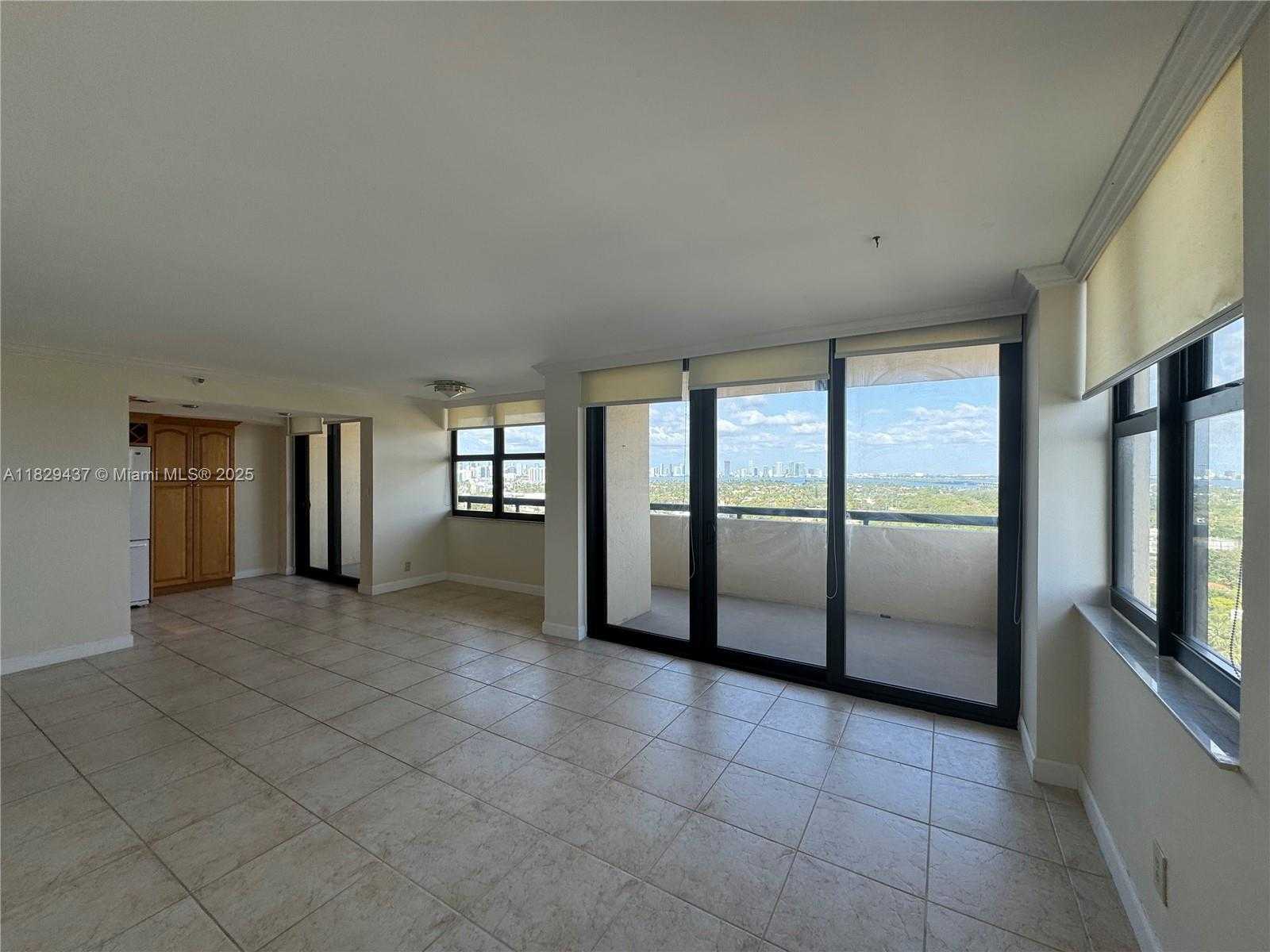 Small Image of 2555 COLLINS AVE #2002, Miami Beach Number 11