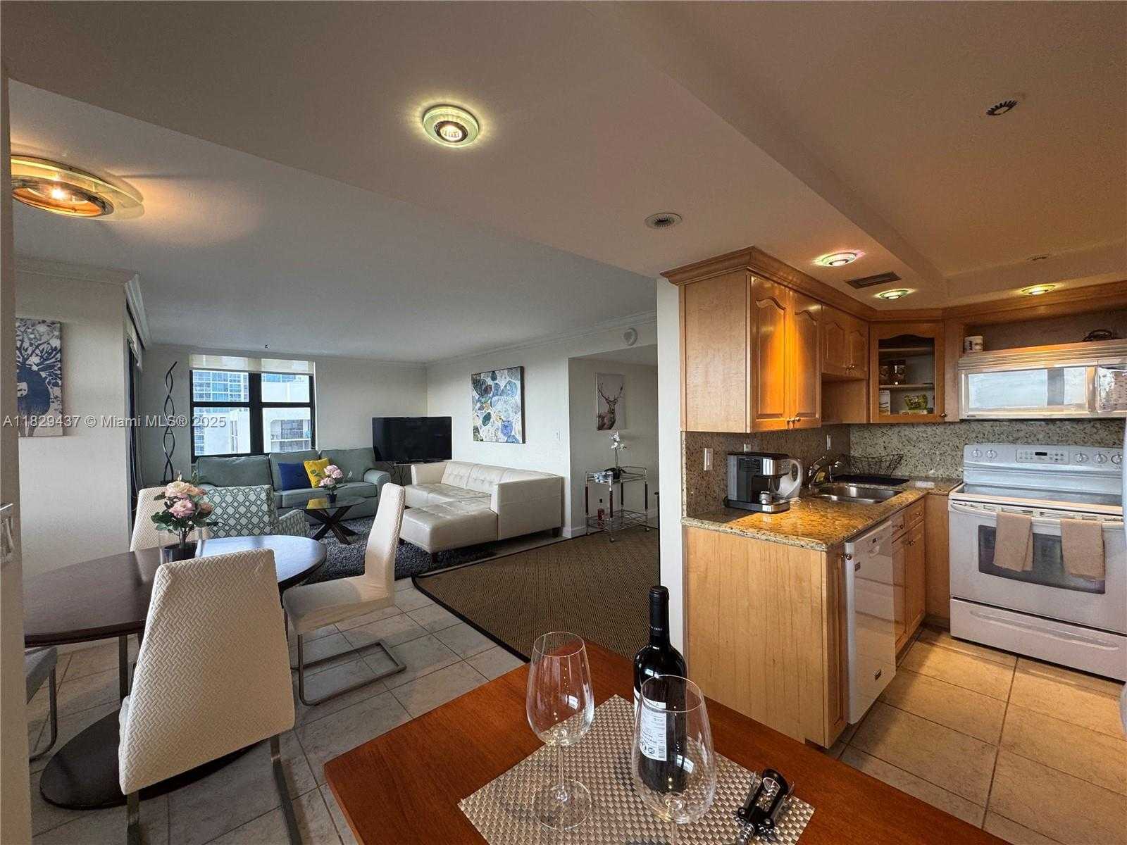 Small Image of 2555 COLLINS AVE #2002, Miami Beach Number 18