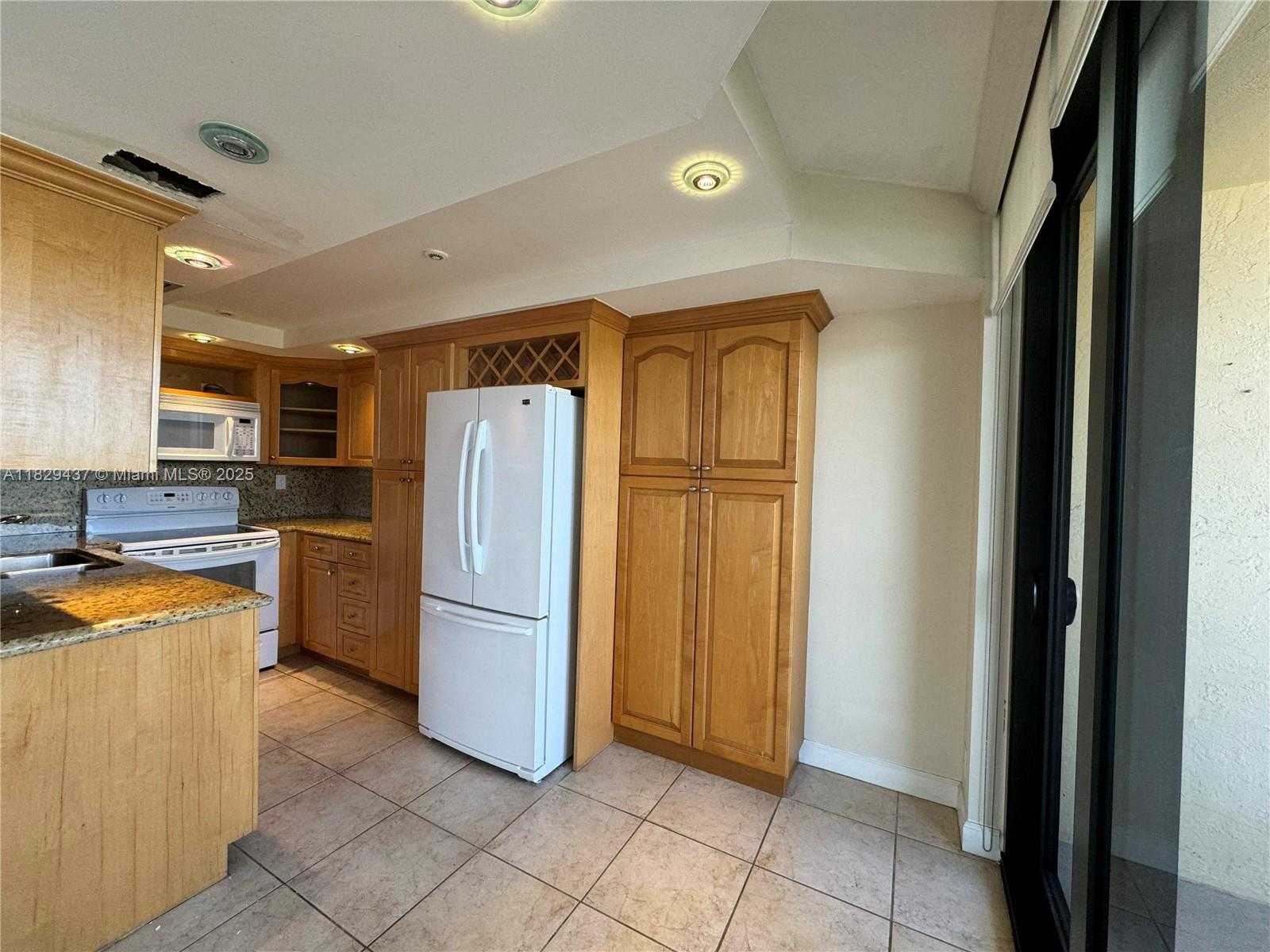 Small Image of 2555 COLLINS AVE #2002, Miami Beach Number 36