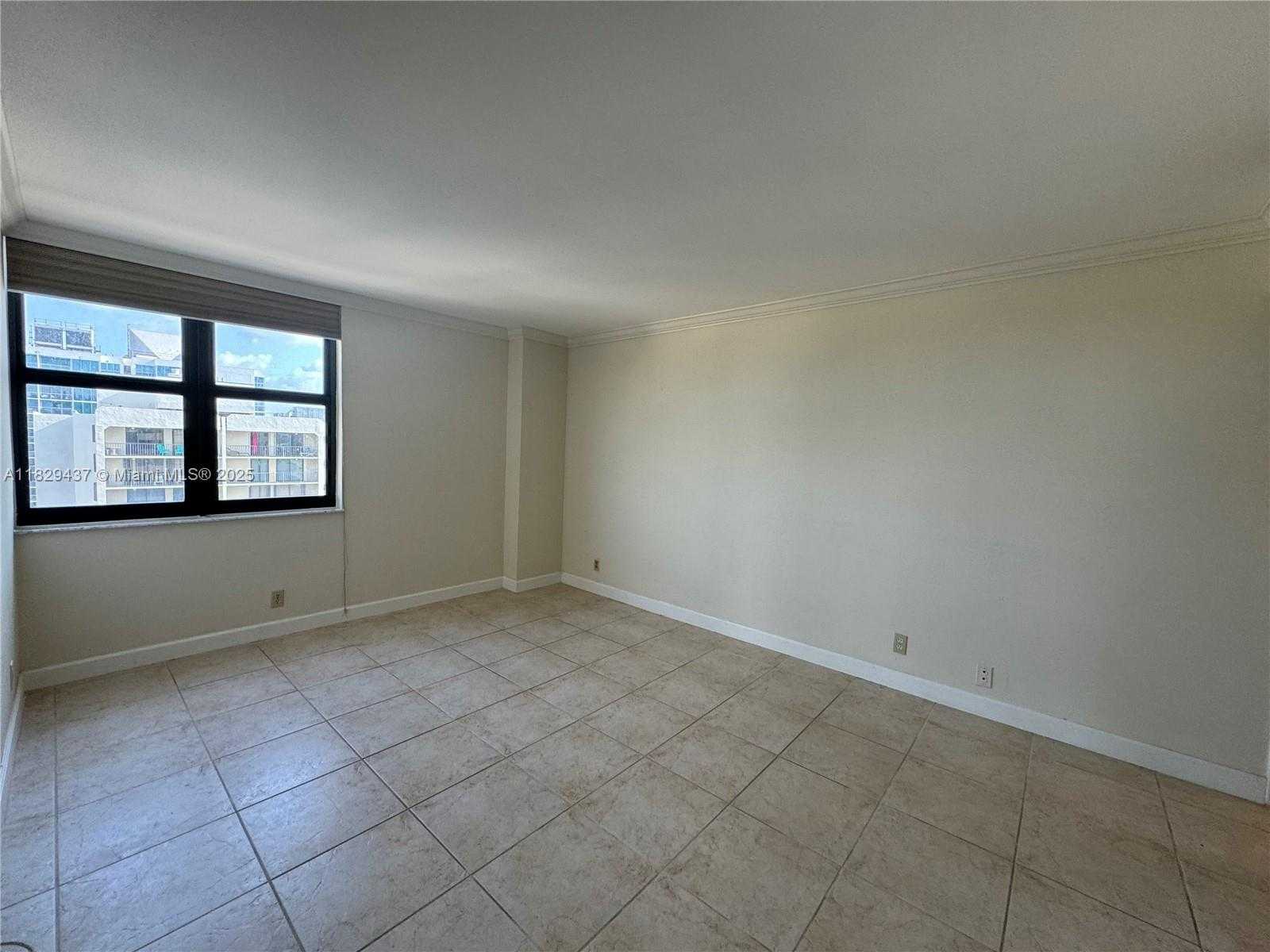 Small Image of 2555 COLLINS AVE #2002, Miami Beach Number 48