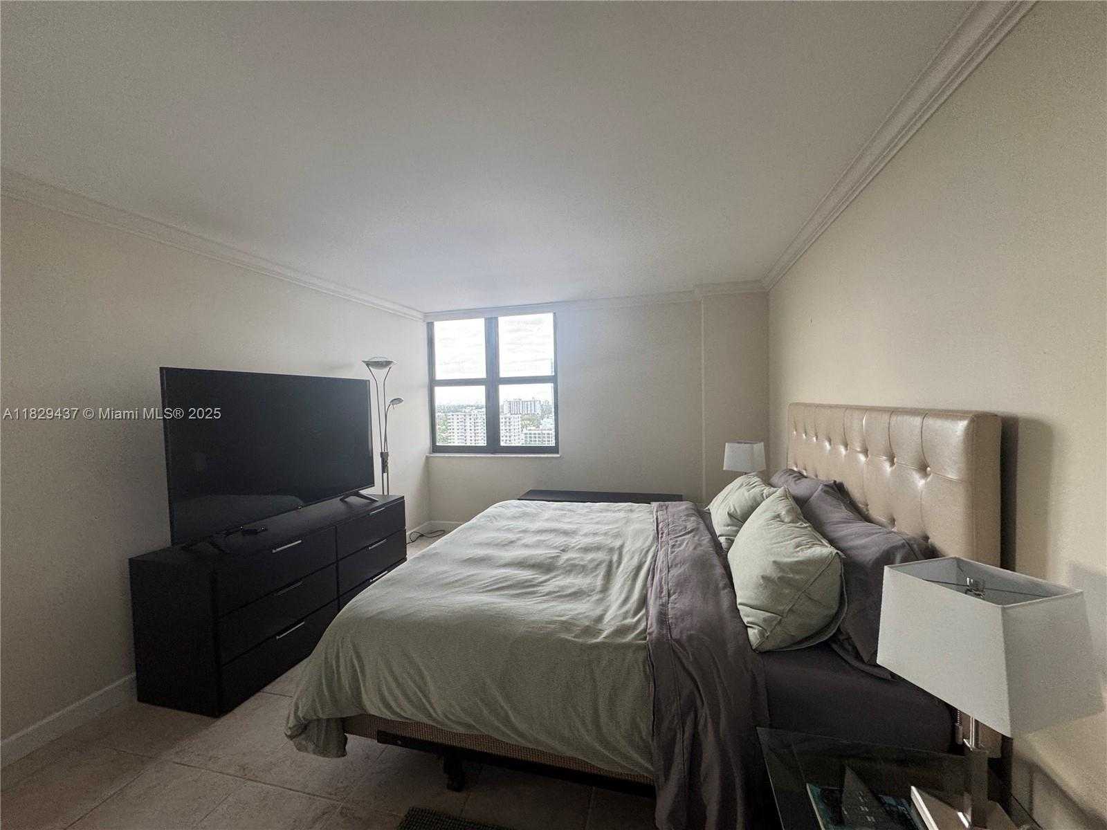 Small Image of 2555 COLLINS AVE #2002, Miami Beach Number 51