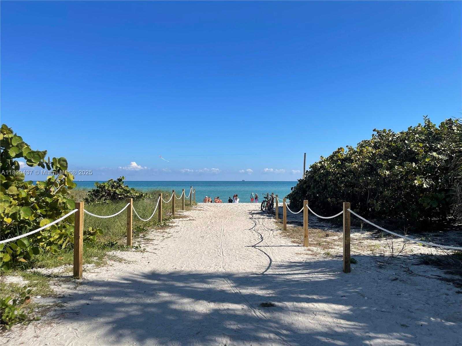 Small Image of 2555 COLLINS AVE #2002, Miami Beach Number 69