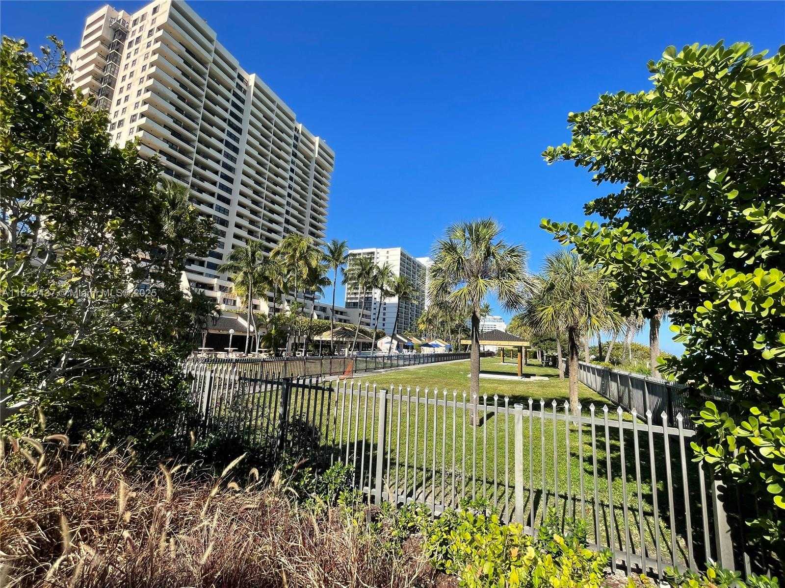 Small Image of 2555 COLLINS AVE #2002, Miami Beach Number 73