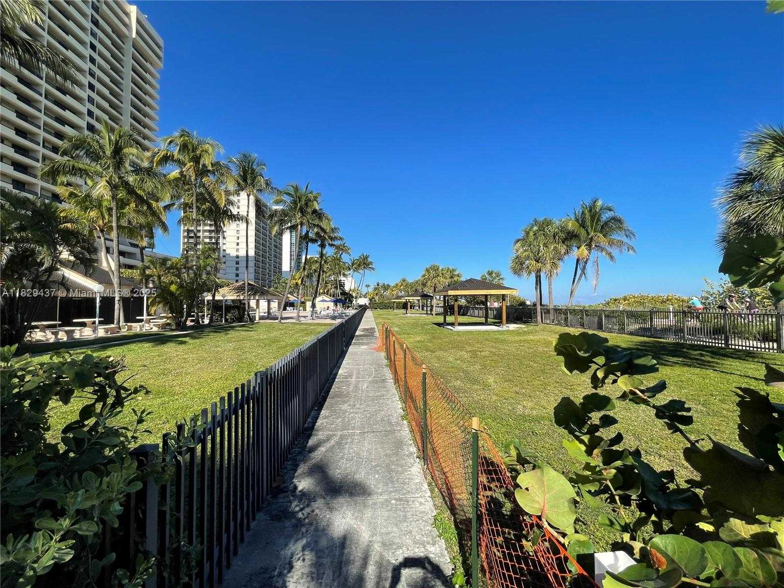 Small Image of 2555 COLLINS AVE #2002, Miami Beach Number 74